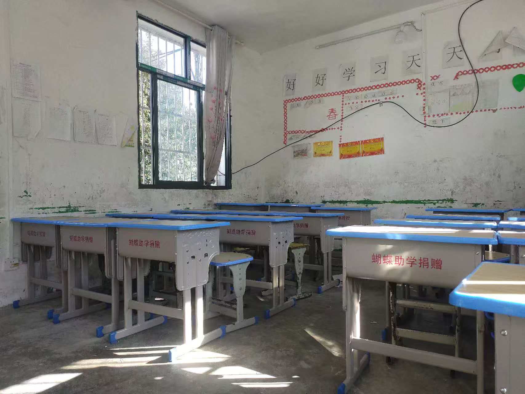 课桌椅 (6).jpg 课桌椅 (6).jpg